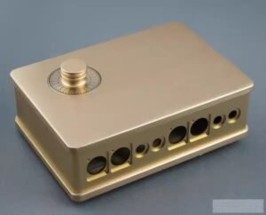 passive preamp full aluminum chassis in "tuhao gold" (with luxury aluminum knobs)‌