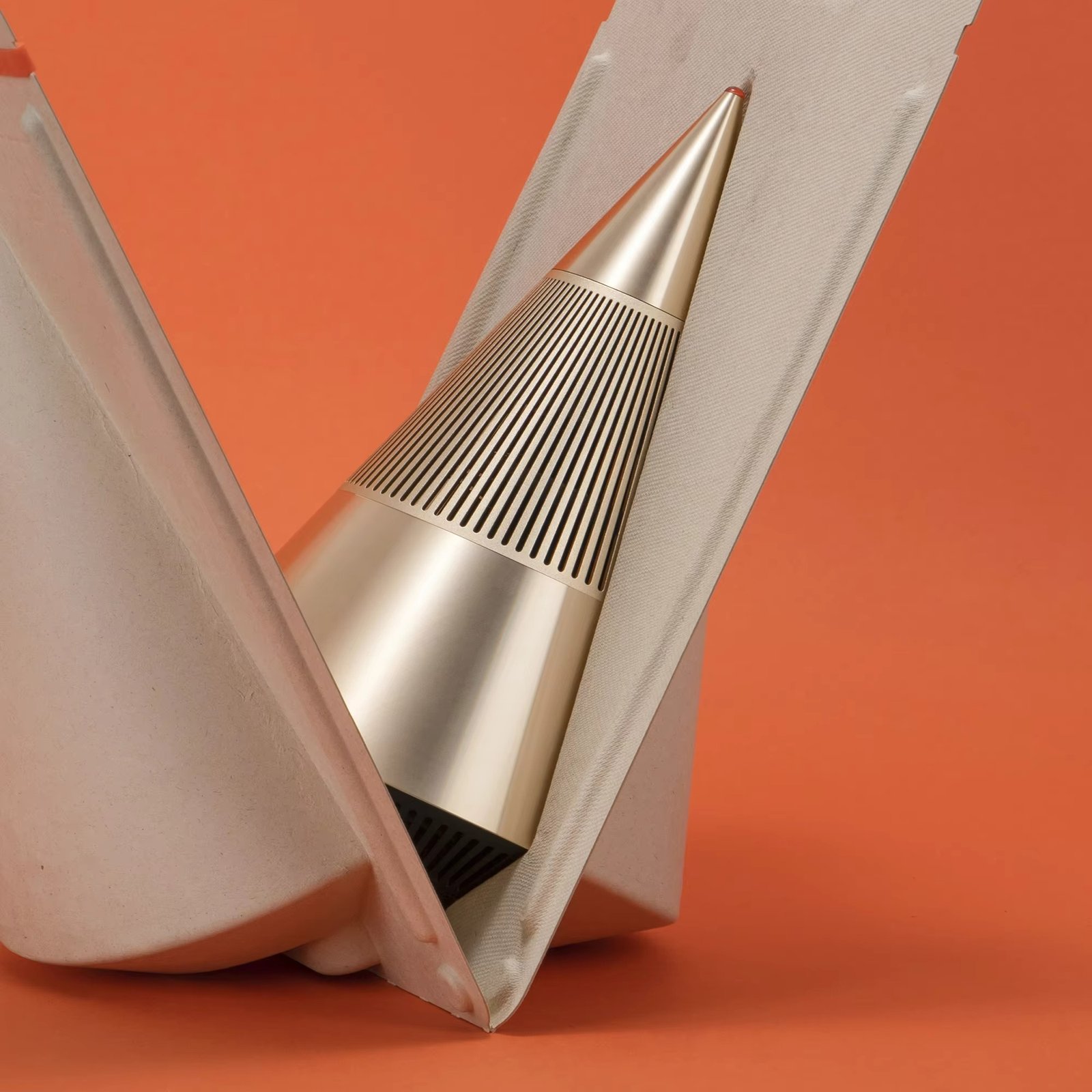 bluetooth speaker, wireless, with a playback time of 10 hours, suitable for home and outdoor use, compact size, available in black, silver, and gold bluetooth speaker, wireless, with a playback time of 10 hours, suitable for home and outdoor use, compact size, available in black, silver, and gold